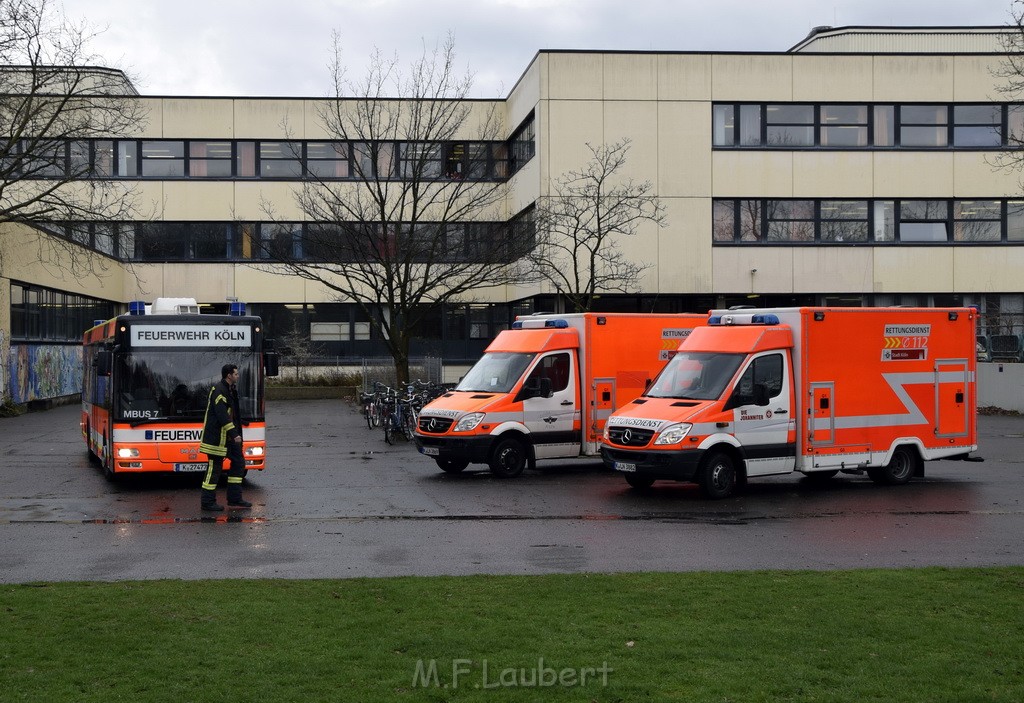 Einsatz BF Koeln Schule Burgwiesenstr Koeln Holweide P003.JPG - Miklos Laubert